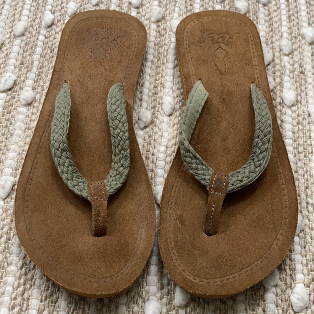 Reef thong flip flops size 7 sage/khaki